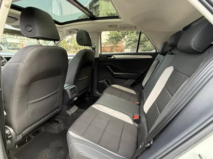 2021 Volkswagen T-Roc 1.4T 150HP L4 7DCT,autocango,china used car exporter,china ev exporter,chinese used car exporter,chinese used ev exporter