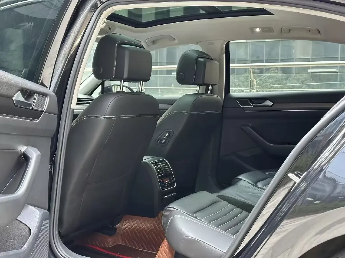 2020 Volkswagen Magotan 2.0T 186HP L4 7DCT,autocango,china used car exporter,china ev exporter,chinese used car exporter,chinese used ev exporter