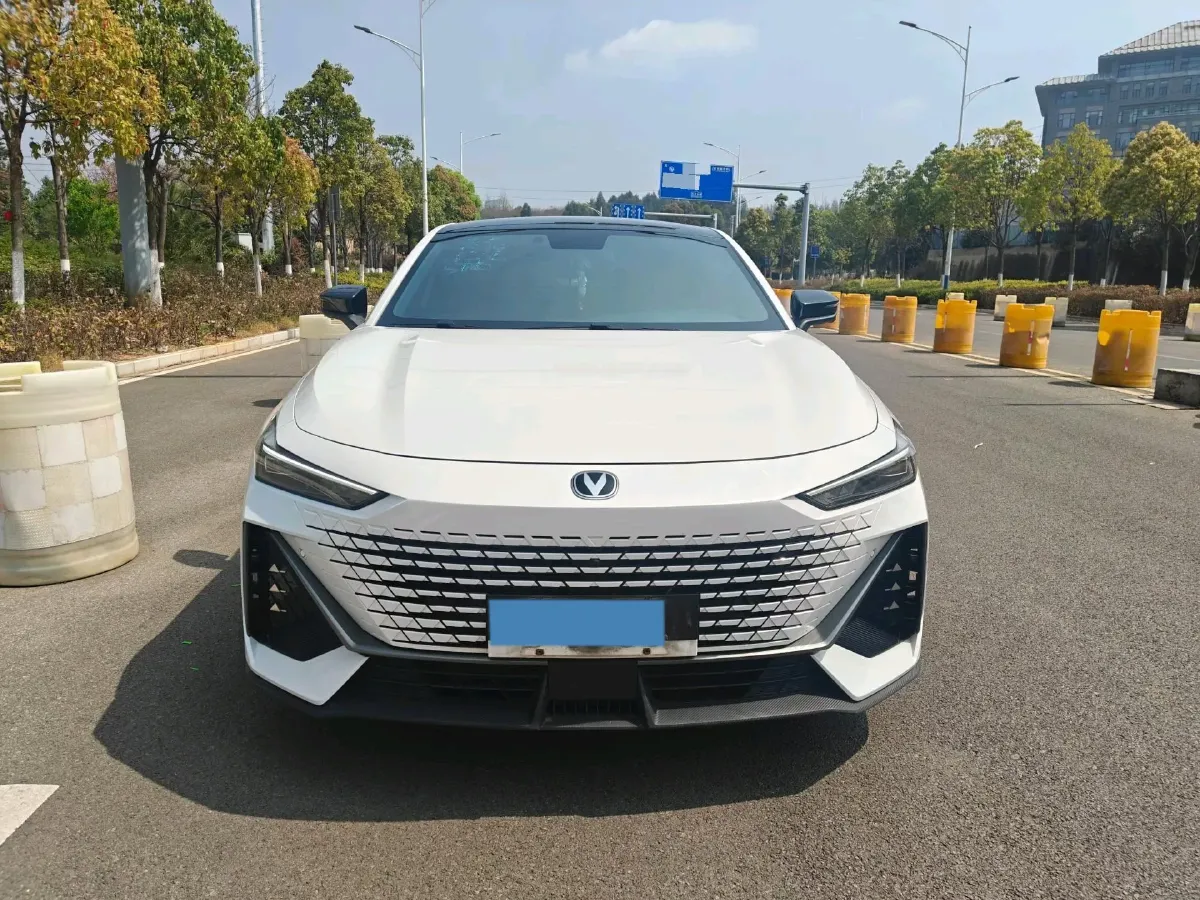 2022 ChangAn UNI-V 1.5T 188HP L4 7DCT,autocango,china used car exporter,china ev exporter,chinese used car exporter,chinese used ev exporter
