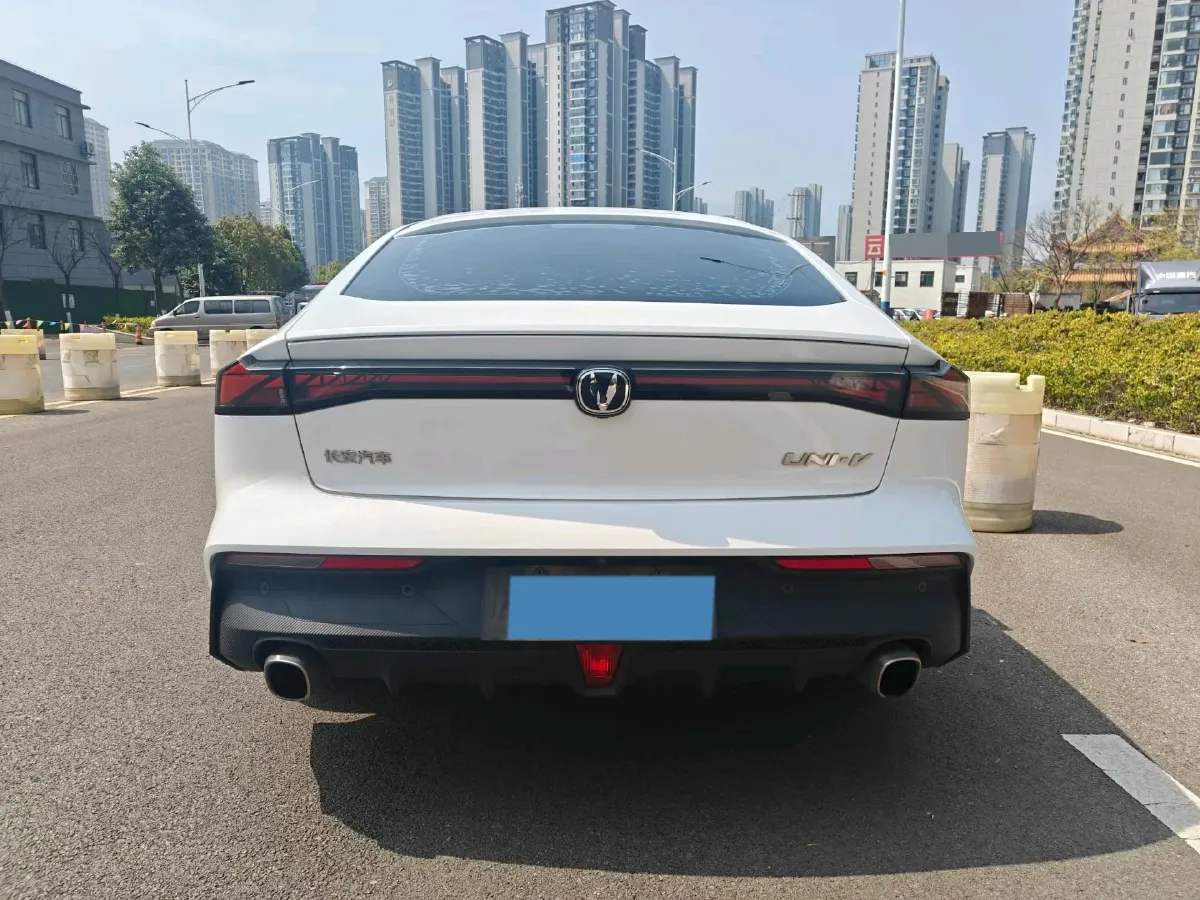 2022 ChangAn UNI-V 1.5T 188HP L4 7DCT,autocango,china used car exporter,china ev exporter,chinese used car exporter,chinese used ev exporter