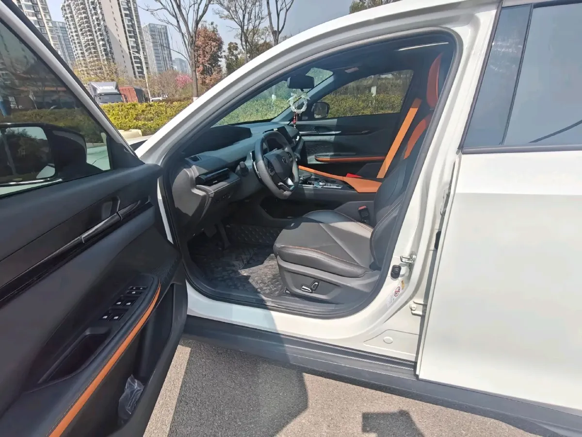 2022 ChangAn UNI-V 1.5T 188HP L4 7DCT,autocango,china used car exporter,china ev exporter,chinese used car exporter,chinese used ev exporter