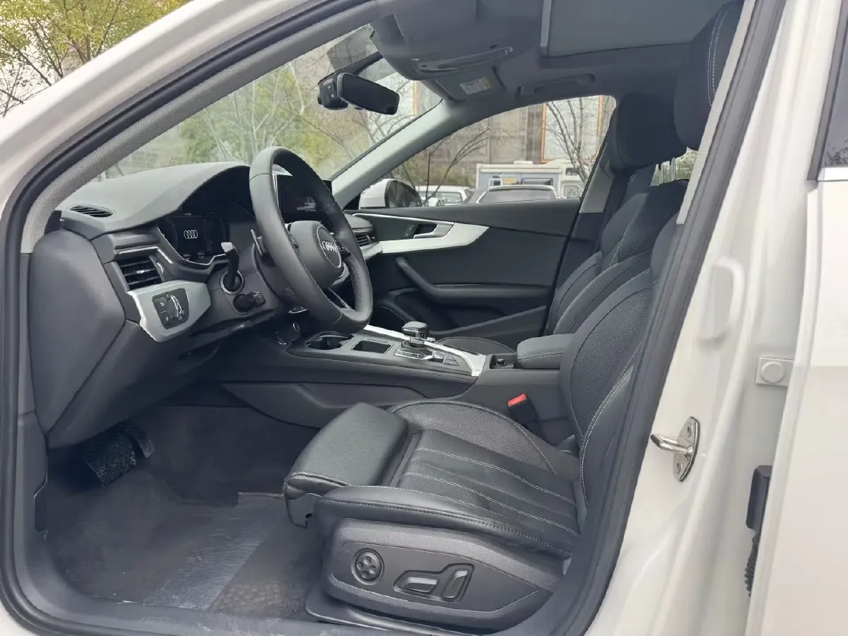 2022 Audi A4L 2.0T 190HP L4 7DCT,autocango,china used car exporter,china ev exporter,chinese used car exporter,chinese used ev exporter