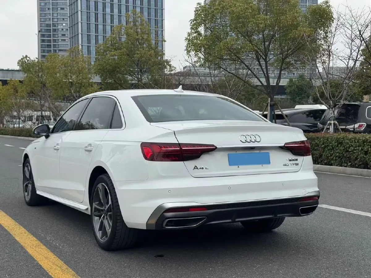 2022 Audi A4L 2.0T 190HP L4 7DCT,autocango,china used car exporter,china ev exporter,chinese used car exporter,chinese used ev exporter