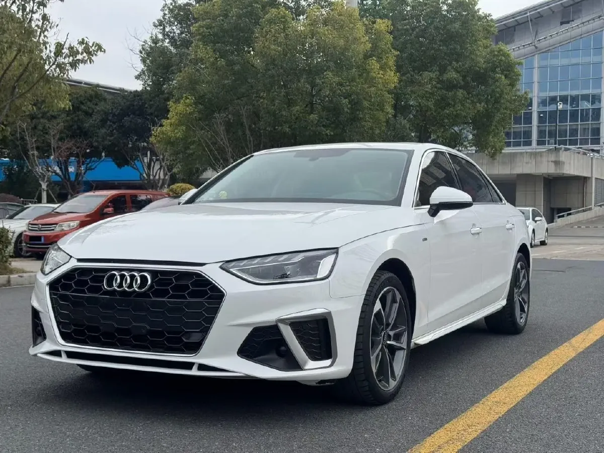 2022 Audi A4L 2.0T 190HP L4 7DCT,autocango,china used car exporter,china ev exporter,chinese used car exporter,chinese used ev exporter
