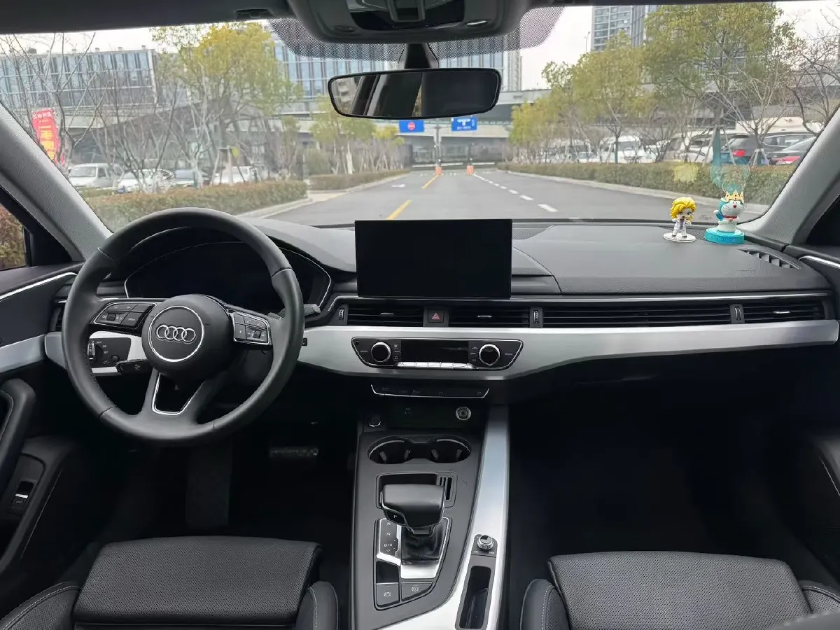 2022 Audi A4L 2.0T 190HP L4 7DCT,autocango,china used car exporter,china ev exporter,chinese used car exporter,chinese used ev exporter