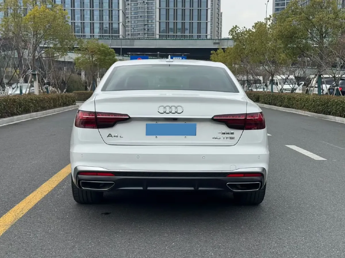2022 Audi A4L 2.0T 190HP L4 7DCT,autocango,china used car exporter,china ev exporter,chinese used car exporter,chinese used ev exporter
