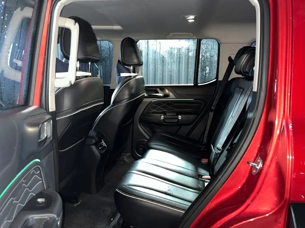 2021 Tank 300 2.0T 227HP L4 8AT,autocango,china used car exporter,china ev exporter,chinese used car exporter,chinese used ev exporter