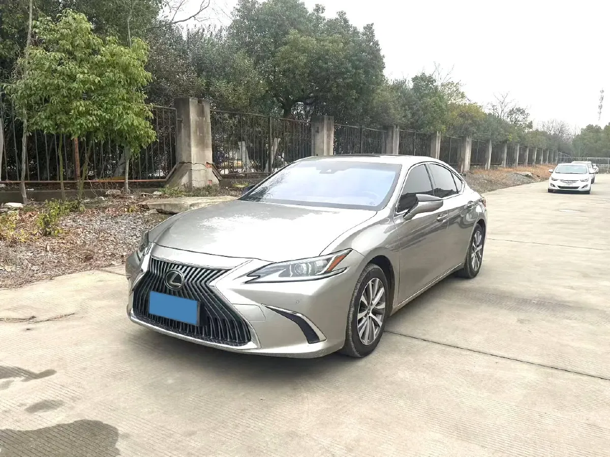 2020 Lexus ES 2.0L 173HP L4 CVT,autocango,china used car exporter,china ev exporter,chinese used car exporter,chinese used ev exporter