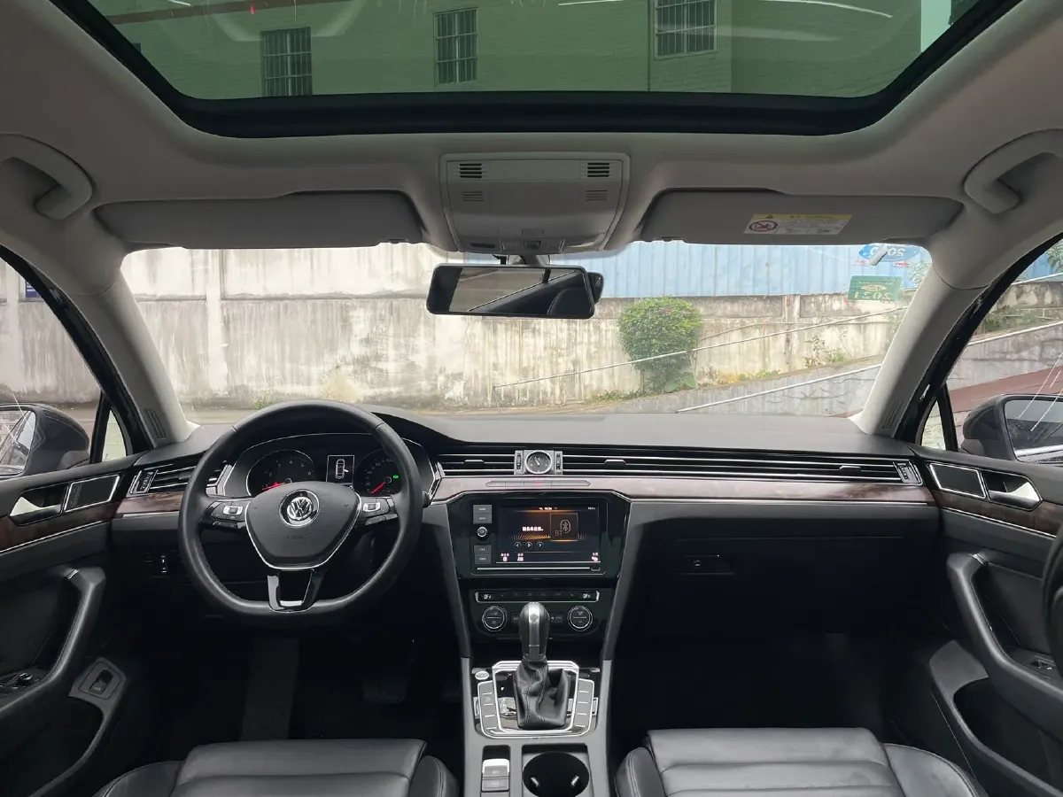 2019 Volkswagen Magotan 2.0T 186HP L4 7DCT,autocango,china used car exporter,china ev exporter,chinese used car exporter,chinese used ev exporter