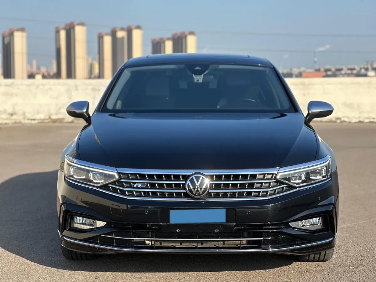 2023 Volkswagen Magotan 2.0T 220HP L4 7DCT,autocango,china used car exporter,china ev exporter,chinese used car exporter,chinese used ev exporter