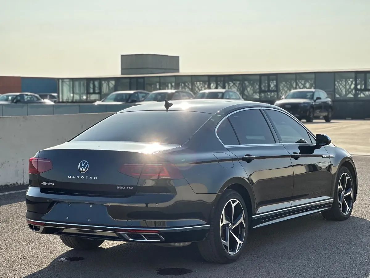 2023 Volkswagen Magotan 2.0T 220HP L4 7DCT,autocango,china used car exporter,china ev exporter,chinese used car exporter,chinese used ev exporter