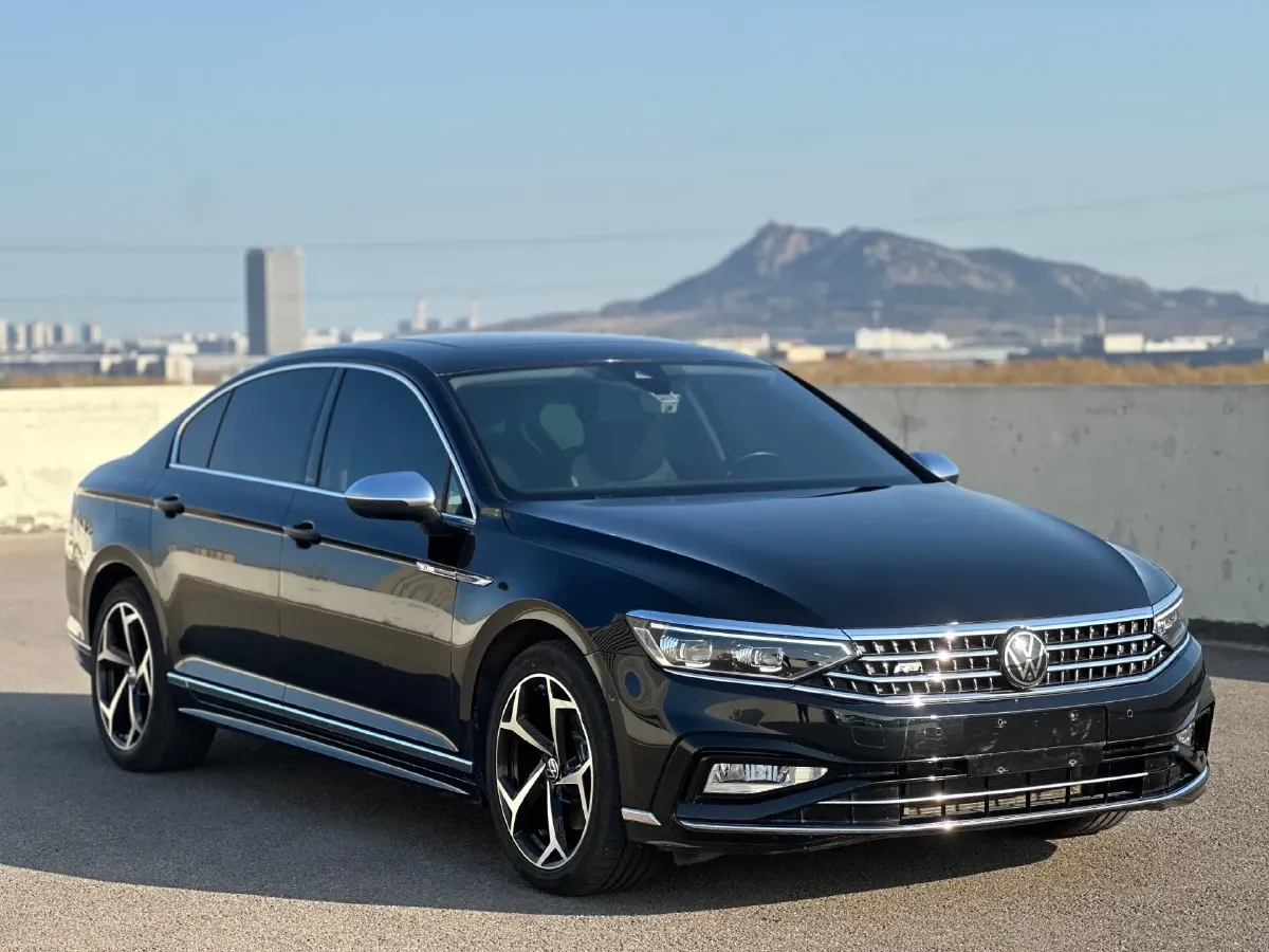 2023 Volkswagen Magotan 2.0T 220HP L4 7DCT,autocango,china used car exporter,china ev exporter,chinese used car exporter,chinese used ev exporter