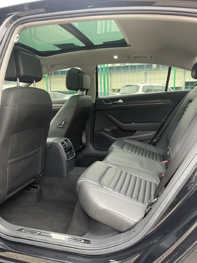 2019 Volkswagen Magotan 2.0T 186HP L4 7DCT,autocango,china used car exporter,china ev exporter,chinese used car exporter,chinese used ev exporter