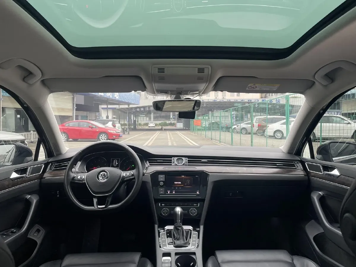 2019 Volkswagen Magotan 2.0T 186HP L4 7DCT,autocango,china used car exporter,china ev exporter,chinese used car exporter,chinese used ev exporter