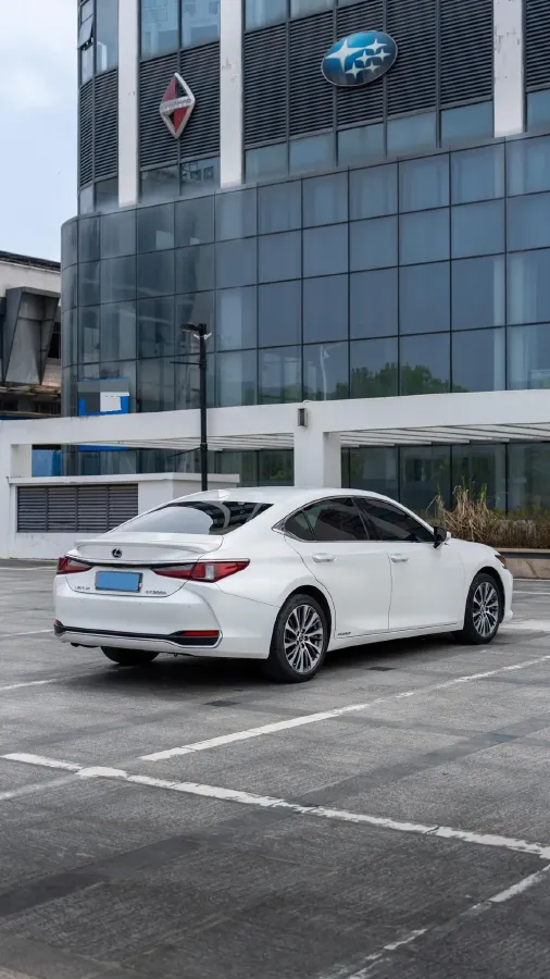 2021 Lexus ES 2.5L 178HP L4 E-CVT Hybrid,autocango,china used car exporter,china ev exporter,chinese used car exporter,chinese used ev exporter