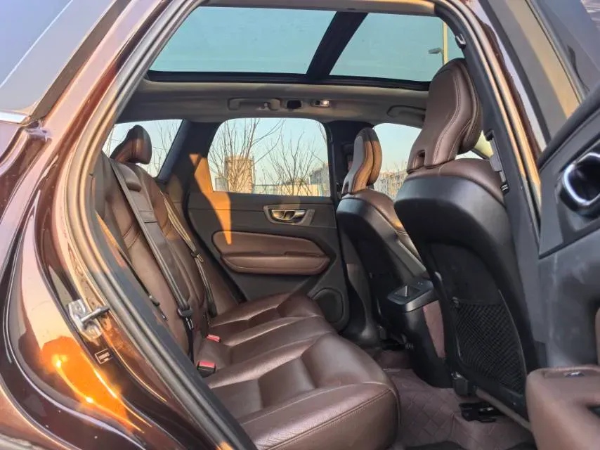 2020 Volvo XC60 2.0T 254HP L4 8AT,autocango,china used car exporter,china ev exporter,chinese used car exporter,chinese used ev exporter