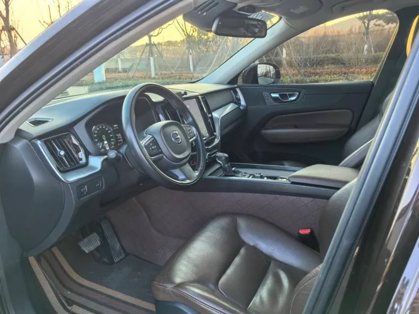 2020 Volvo XC60 2.0T 254HP L4 8AT,autocango,china used car exporter,china ev exporter,chinese used car exporter,chinese used ev exporter