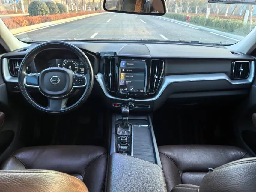 2020 Volvo XC60 2.0T 254HP L4 8AT,autocango,china used car exporter,china ev exporter,chinese used car exporter,chinese used ev exporter