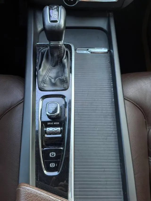 2020 Volvo XC60 2.0T 254HP L4 8AT,autocango,china used car exporter,china ev exporter,chinese used car exporter,chinese used ev exporter