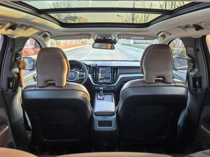 2020 Volvo XC60 2.0T 254HP L4 8AT,autocango,china used car exporter,china ev exporter,chinese used car exporter,chinese used ev exporter