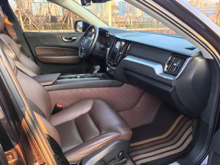 2020 Volvo XC60 2.0T 254HP L4 8AT,autocango,china used car exporter,china ev exporter,chinese used car exporter,chinese used ev exporter