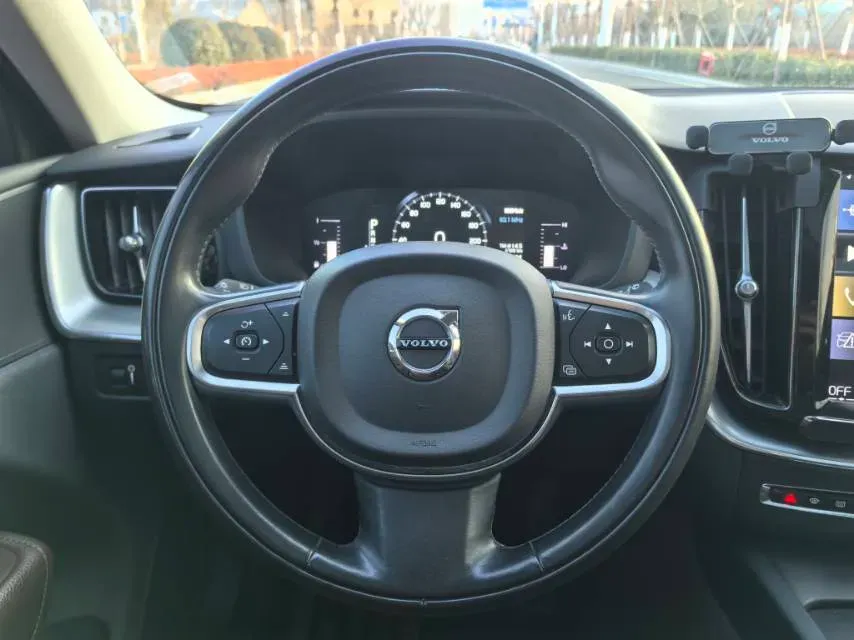 2020 Volvo XC60 2.0T 254HP L4 8AT,autocango,china used car exporter,china ev exporter,chinese used car exporter,chinese used ev exporter