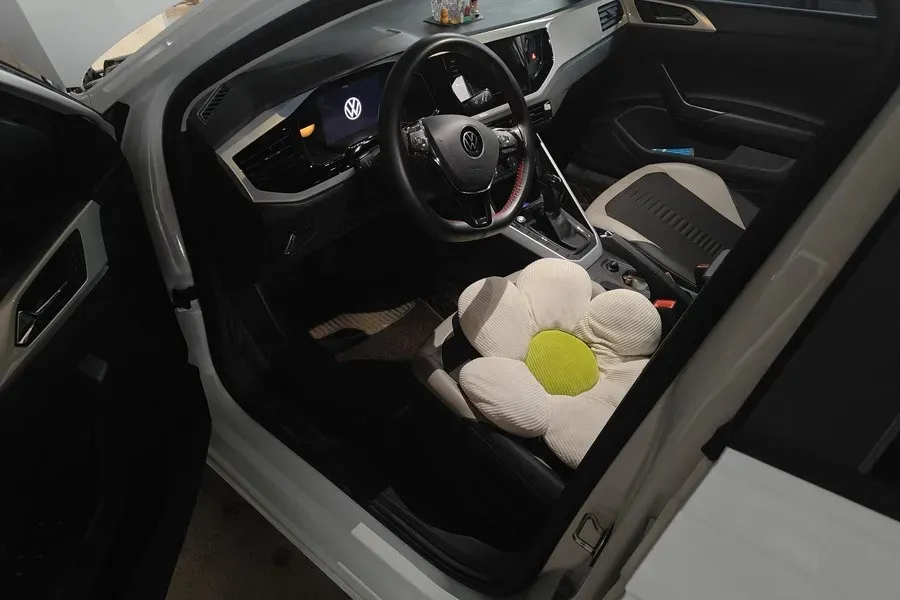 2023 Volkswagen Polo 1.5L 113HP L4 6AT,autocango,china used car exporter,china ev exporter,chinese used car exporter,chinese used ev exporter