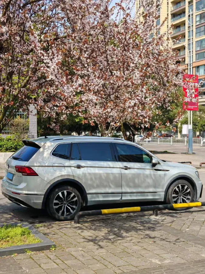 2021 Volkswagen Tiguan L 2.0T 186HP L4 7DCT,autocango,china used car exporter,china ev exporter,chinese used car exporter,chinese used ev exporter