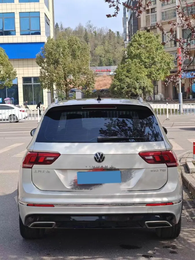 2021 Volkswagen Tiguan L 2.0T 186HP L4 7DCT,autocango,china used car exporter,china ev exporter,chinese used car exporter,chinese used ev exporter