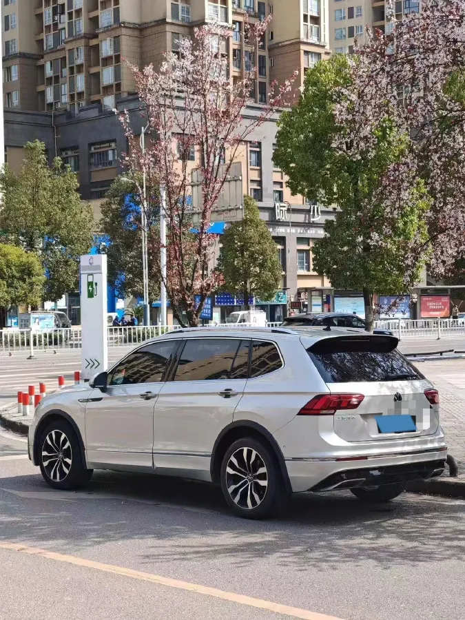 2021 Volkswagen Tiguan L 2.0T 186HP L4 7DCT,autocango,china used car exporter,china ev exporter,chinese used car exporter,chinese used ev exporter