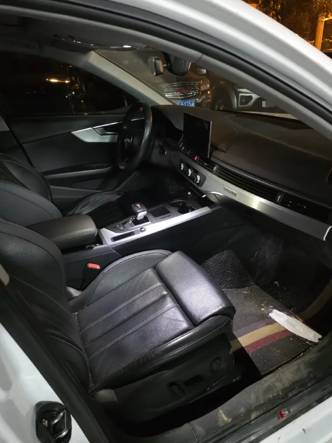 2020 Audi A4L 2.0T 190HP L4 7DCT,autocango,china used car exporter,china ev exporter,chinese used car exporter,chinese used ev exporter