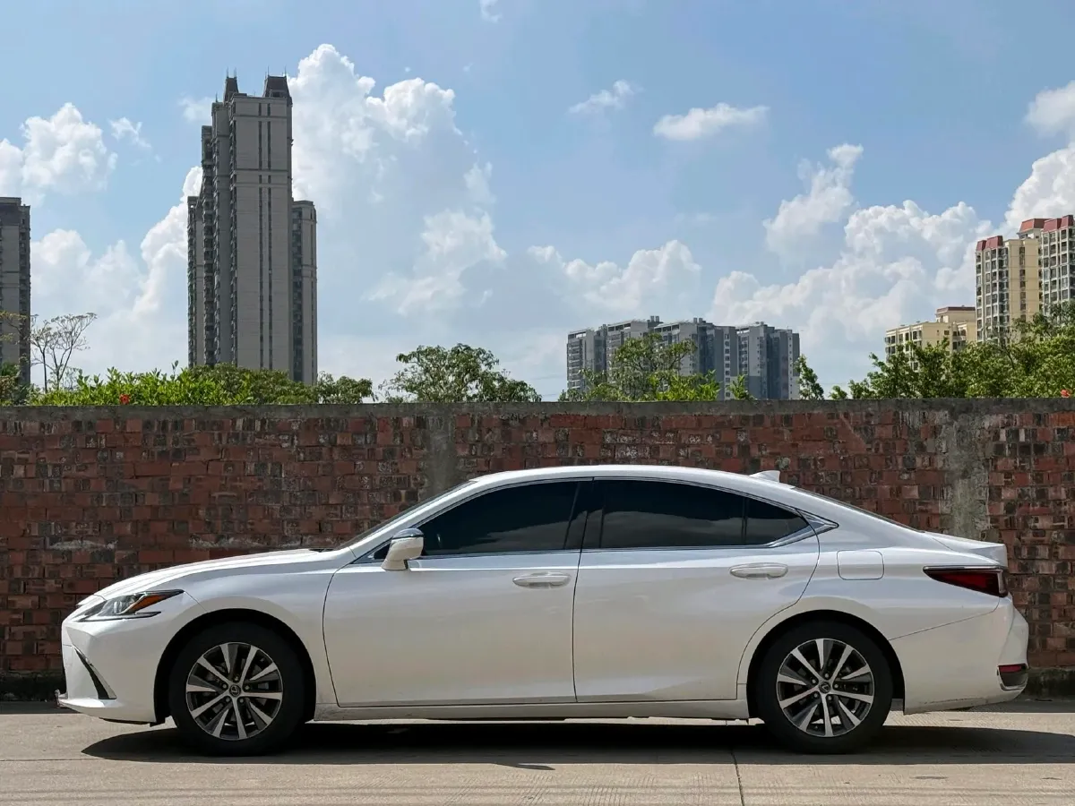 2020 Lexus ES 2.0L 173HP L4 CVT,autocango,china used car exporter,china ev exporter,chinese used car exporter,chinese used ev exporter