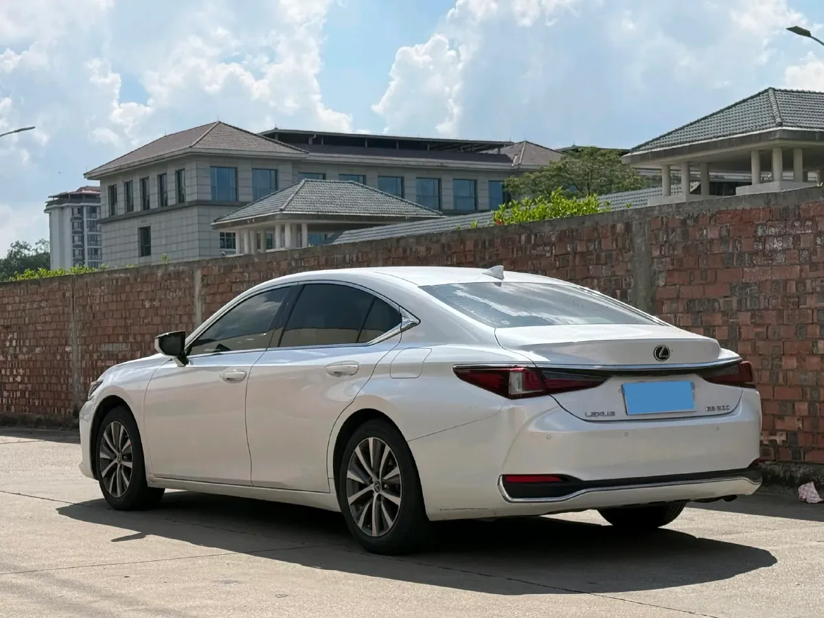 2020 Lexus ES 2.0L 173HP L4 CVT,autocango,china used car exporter,china ev exporter,chinese used car exporter,chinese used ev exporter