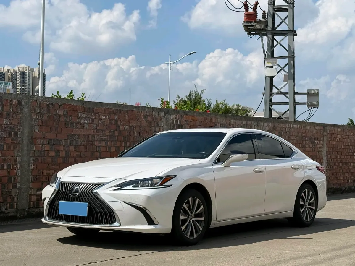 2020 Lexus ES 2.0L 173HP L4 CVT,autocango,china used car exporter,china ev exporter,chinese used car exporter,chinese used ev exporter
