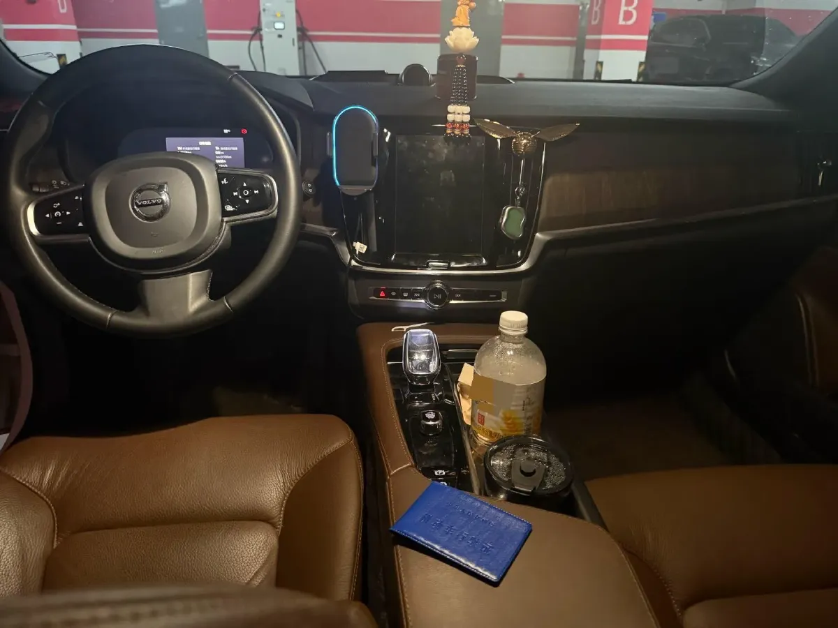 2023 Volvo V90 2.0T 250HP L4 8AT,autocango,china used car exporter,china ev exporter,chinese used car exporter,chinese used ev exporter