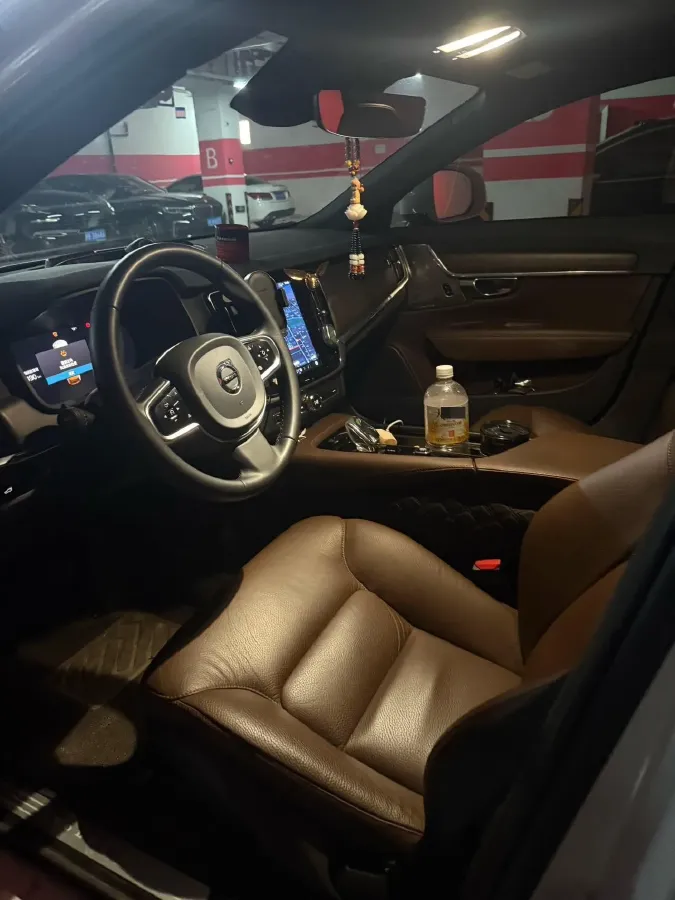 2023 Volvo V90 2.0T 250HP L4 8AT,autocango,china used car exporter,china ev exporter,chinese used car exporter,chinese used ev exporter