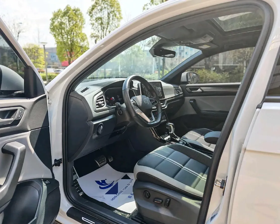 2024 Volkswagen T-Roc 1.5T 160HP L4 7DCT,autocango,china used car exporter,china ev exporter,chinese used car exporter,chinese used ev exporter
