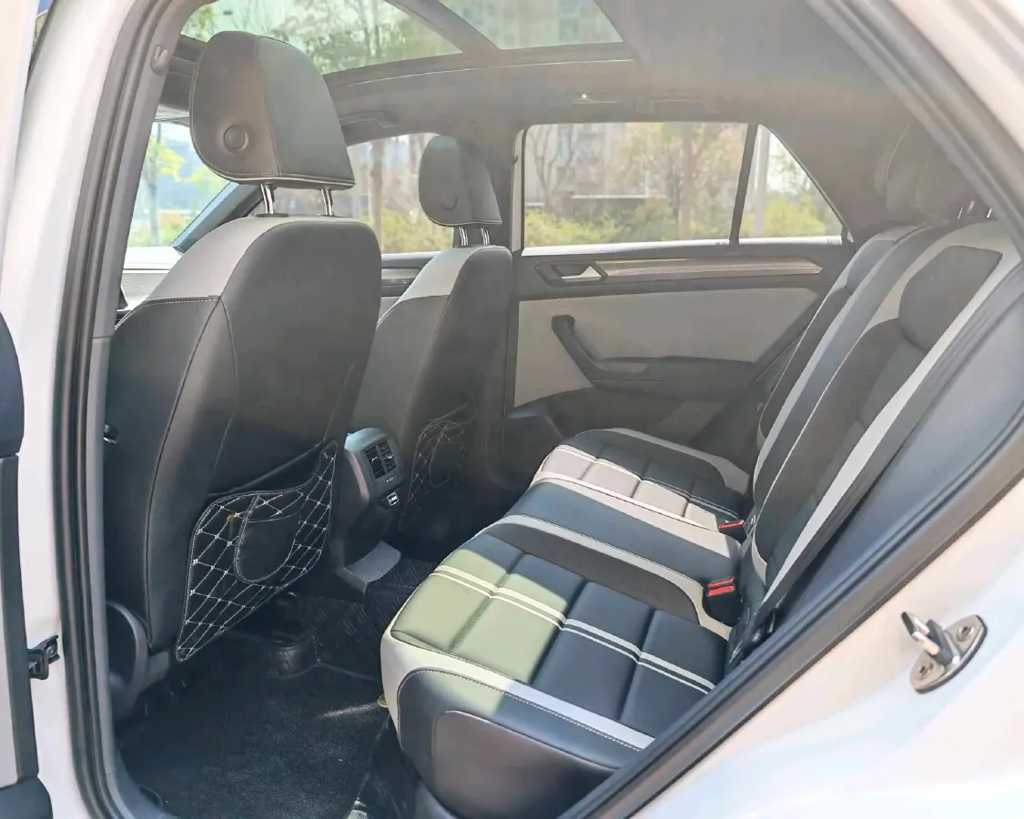 2024 Volkswagen T-Roc 1.5T 160HP L4 7DCT,autocango,china used car exporter,china ev exporter,chinese used car exporter,chinese used ev exporter