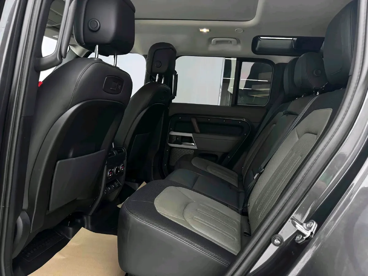 2022 Land Rover Defender 3.0T 400HP L6 8AT,autocango,china used car exporter,china ev exporter,chinese used car exporter,chinese used ev exporter