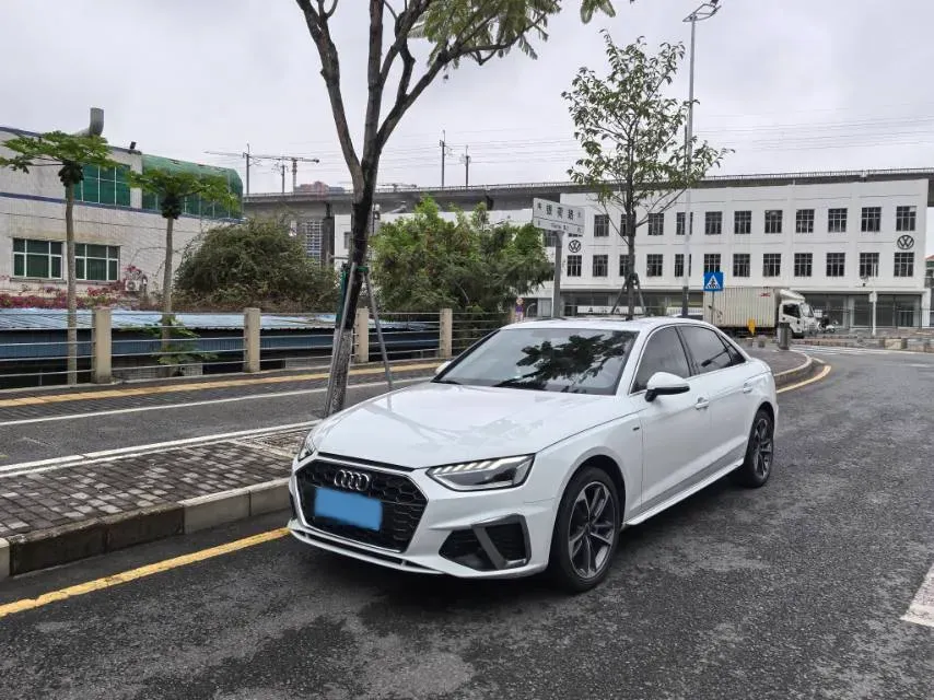 2024 Audi A4L 2.0T 190HP L4 7DCT,autocango,china used car exporter,china ev exporter,chinese used car exporter,chinese used ev exporter