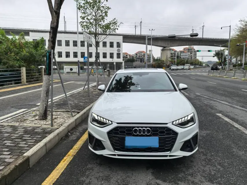 2024 Audi A4L 2.0T 190HP L4 7DCT,autocango,china used car exporter,china ev exporter,chinese used car exporter,chinese used ev exporter