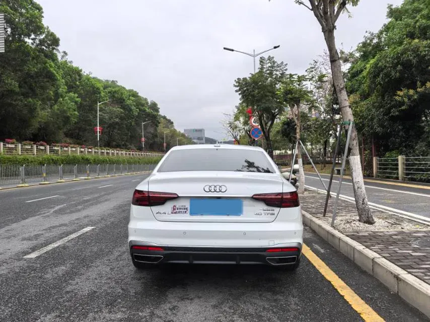2024 Audi A4L 2.0T 190HP L4 7DCT,autocango,china used car exporter,china ev exporter,chinese used car exporter,chinese used ev exporter