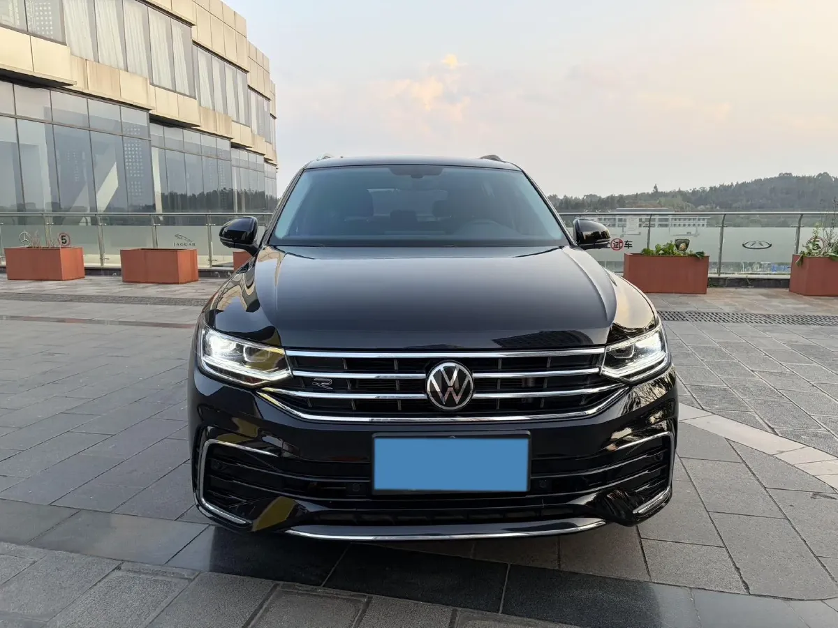 2024 Volkswagen Tiguan L 2.0T 186HP L4 7DCT,autocango,china used car exporter,china ev exporter,chinese used car exporter,chinese used ev exporter