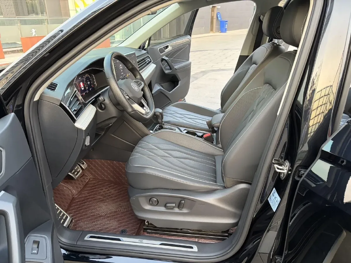 2024 Volkswagen Tiguan L 2.0T 186HP L4 7DCT,autocango,china used car exporter,china ev exporter,chinese used car exporter,chinese used ev exporter