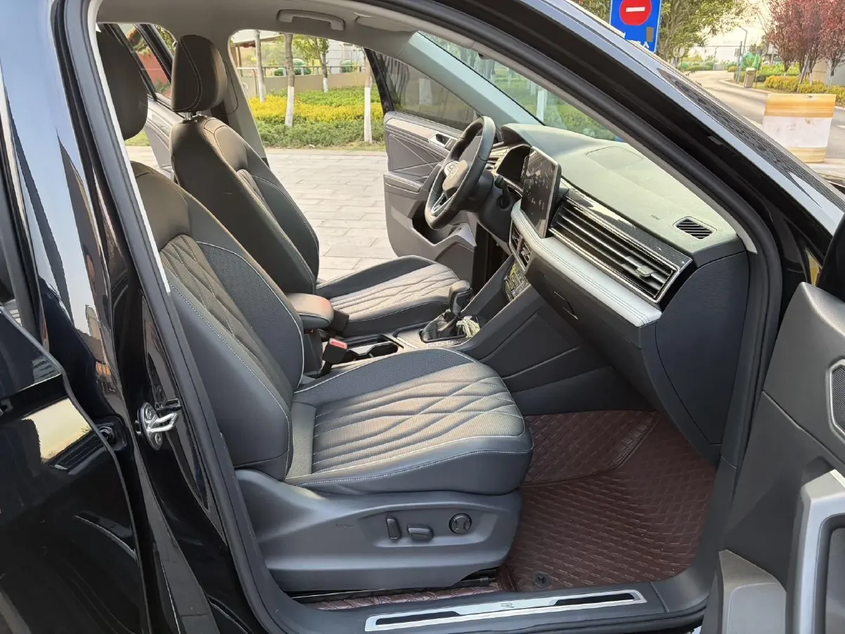 2024 Volkswagen Tiguan L 2.0T 186HP L4 7DCT,autocango,china used car exporter,china ev exporter,chinese used car exporter,chinese used ev exporter