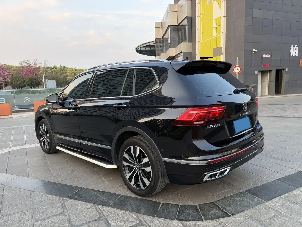 2024 Volkswagen Tiguan L 2.0T 186HP L4 7DCT,autocango,china used car exporter,china ev exporter,chinese used car exporter,chinese used ev exporter