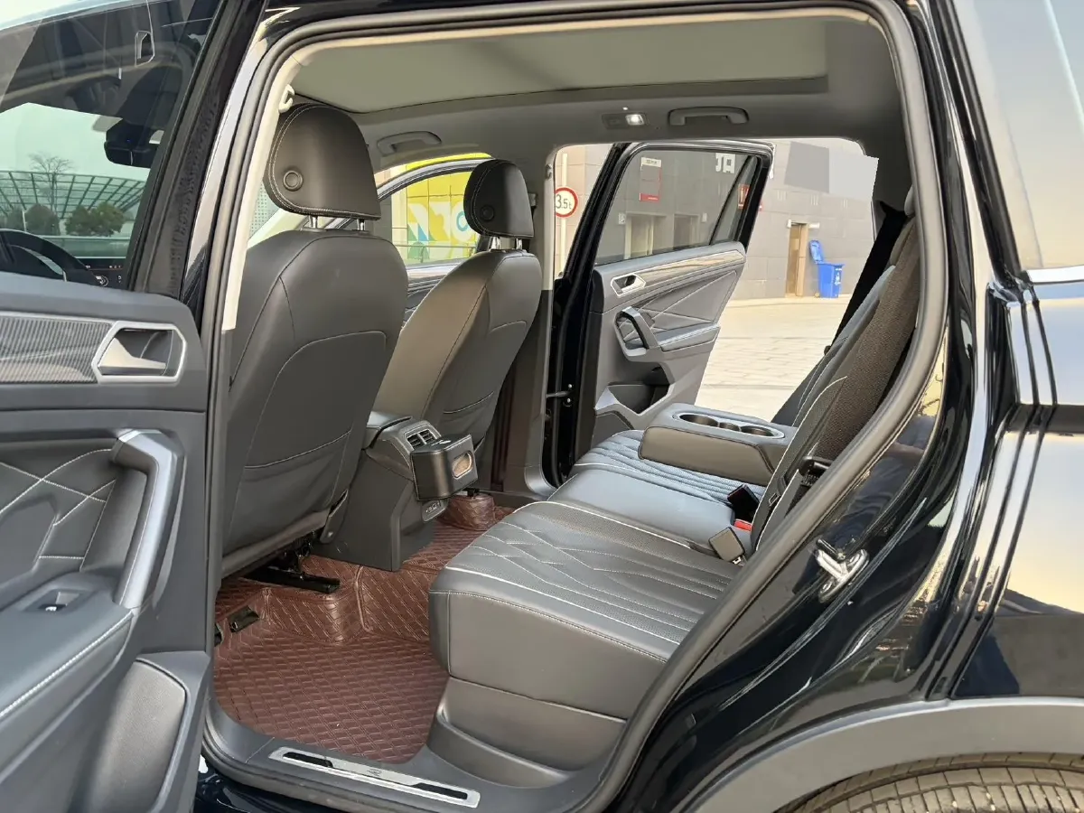 2024 Volkswagen Tiguan L 2.0T 186HP L4 7DCT,autocango,china used car exporter,china ev exporter,chinese used car exporter,chinese used ev exporter