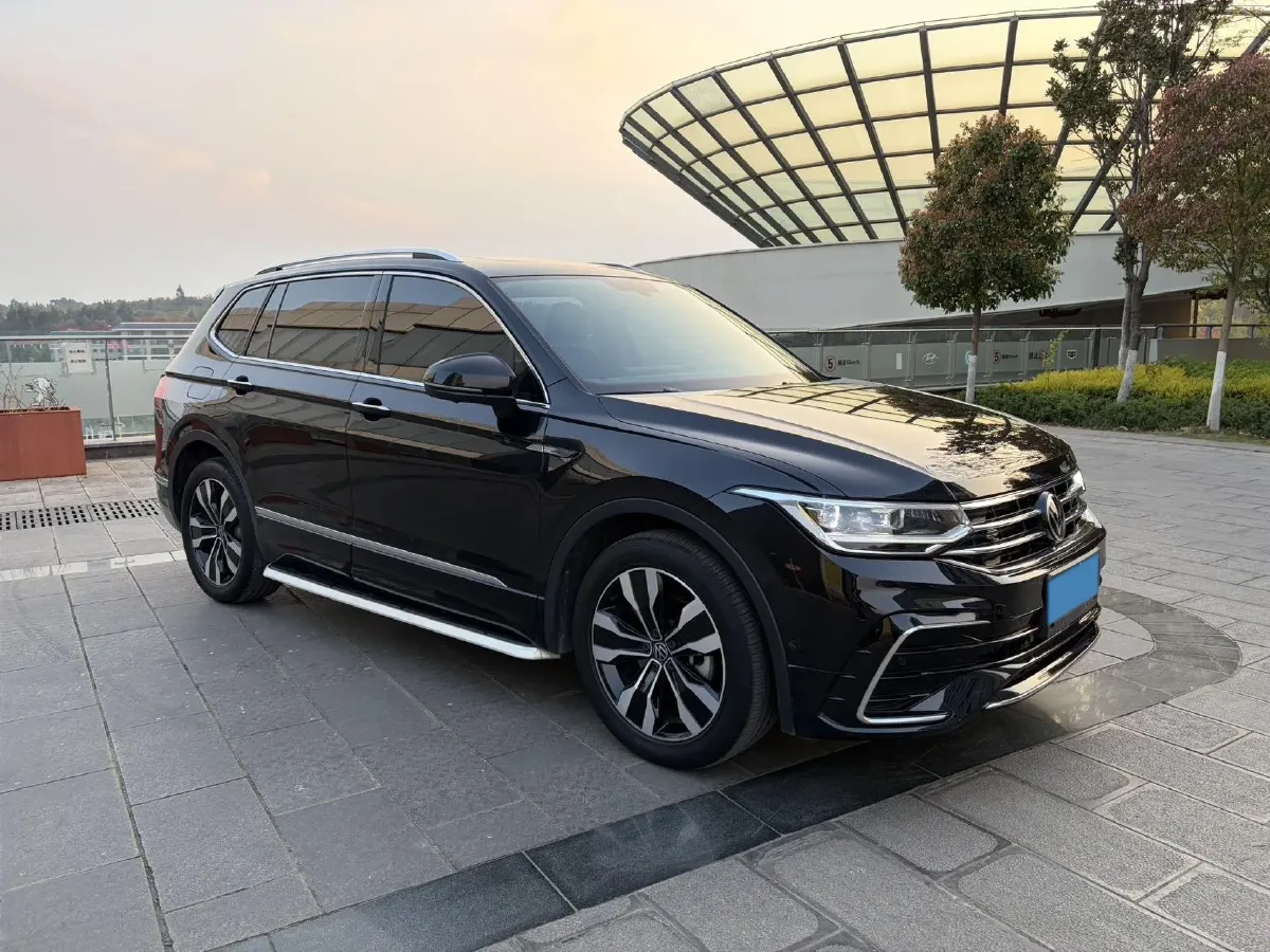 2024 Volkswagen Tiguan L 2.0T 186HP L4 7DCT,autocango,china used car exporter,china ev exporter,chinese used car exporter,chinese used ev exporter