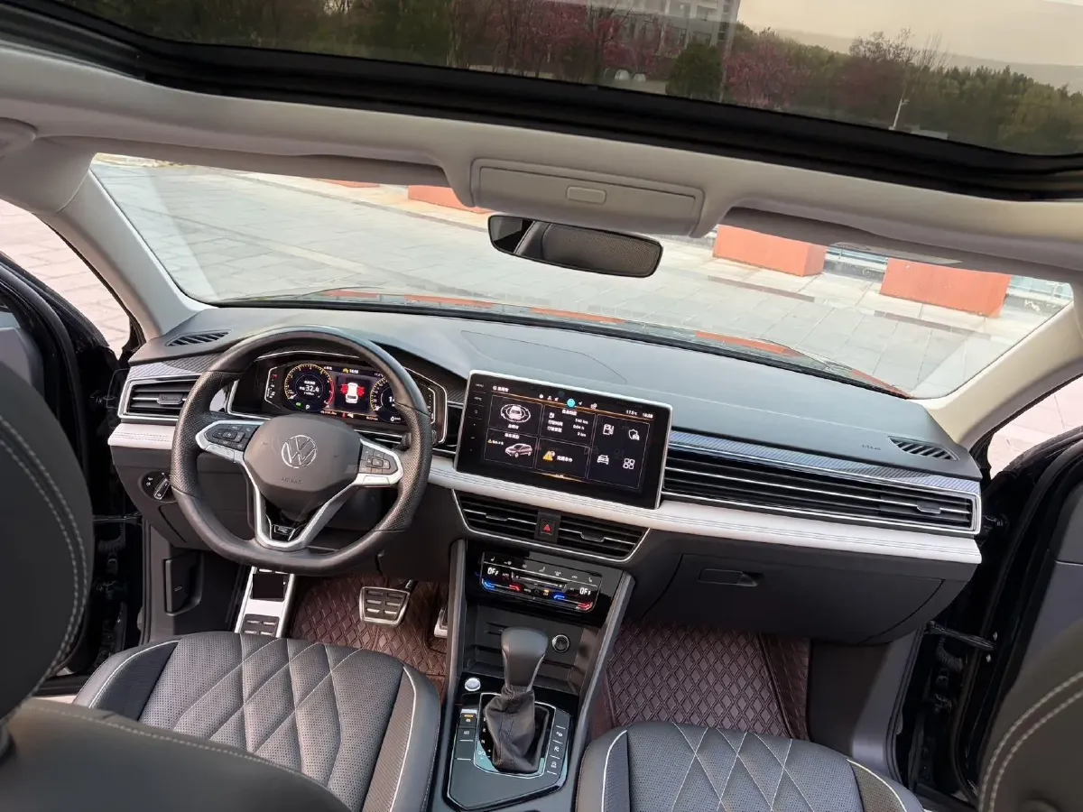 2024 Volkswagen Tiguan L 2.0T 186HP L4 7DCT,autocango,china used car exporter,china ev exporter,chinese used car exporter,chinese used ev exporter