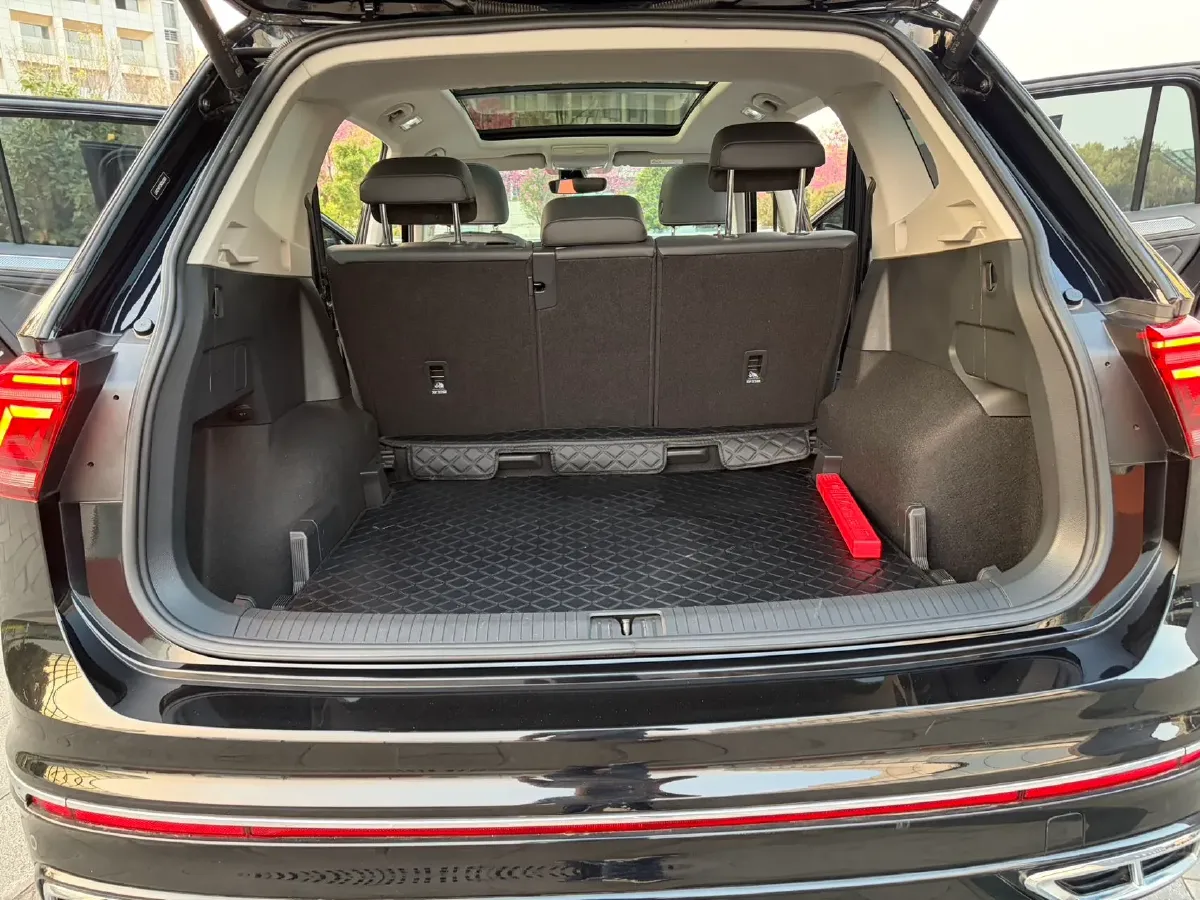 2024 Volkswagen Tiguan L 2.0T 186HP L4 7DCT,autocango,china used car exporter,china ev exporter,chinese used car exporter,chinese used ev exporter